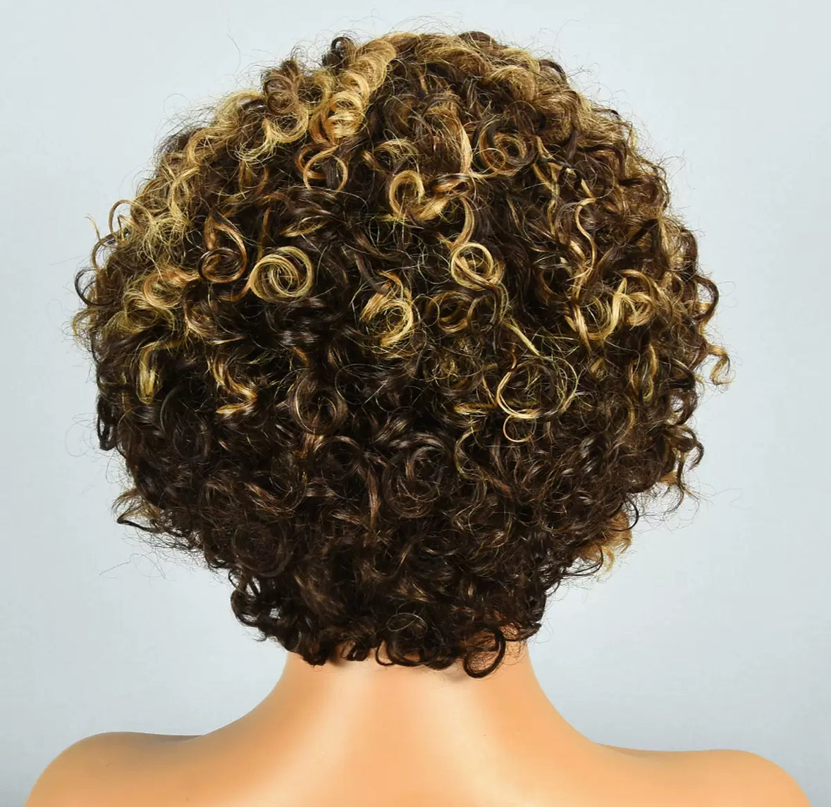 Perruque Lace Front P4/27 – Boucles Définies Courtes | 100% Cheveux Humains Naturels